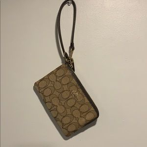 Coach wristlet wallet